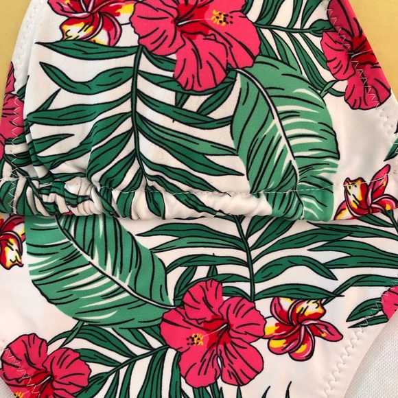 Hawaiian Print Bikini - Picture 2 of 4